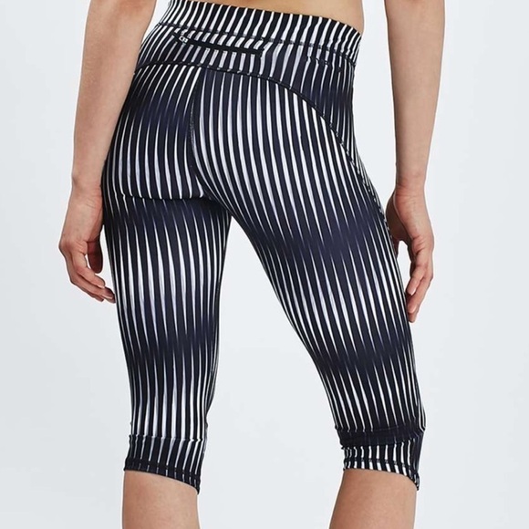 Ivy Park Kaleidostripe Printed Mid Rise Capri Leggings 3/4 size Small - Picture 2 of 13